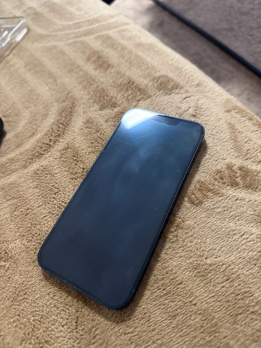 Vand iphone 13 in stare aproape perfecta