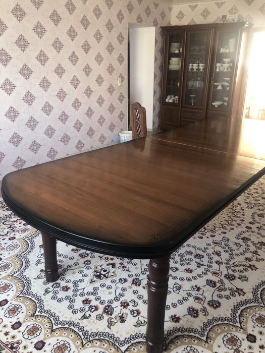 Стол со стульями