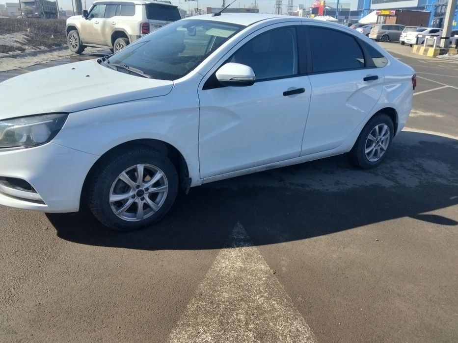 Продам весту 2018 год