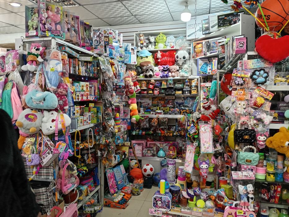 Продам действующий отдел с игрушками.