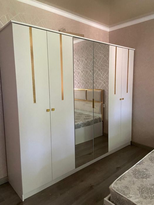 Продаю спальный гарнитур