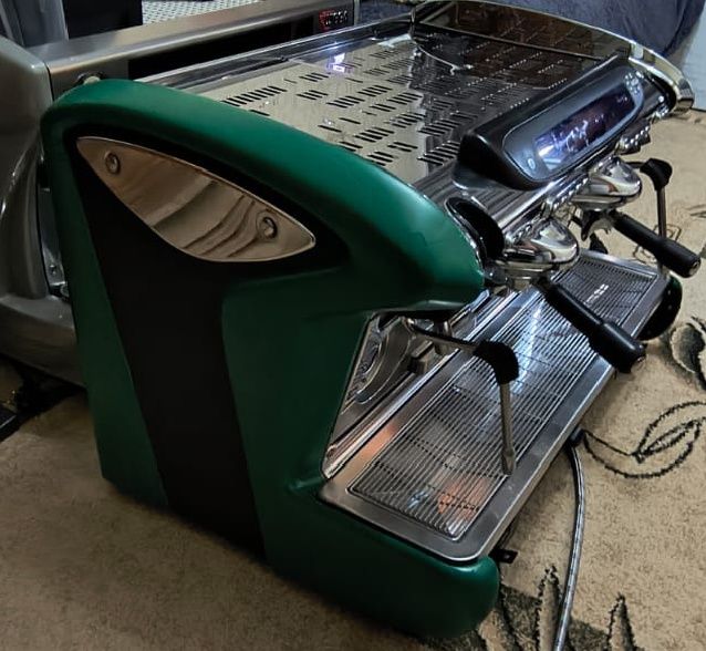 Профессиональная Кофемашина Faema Emblema