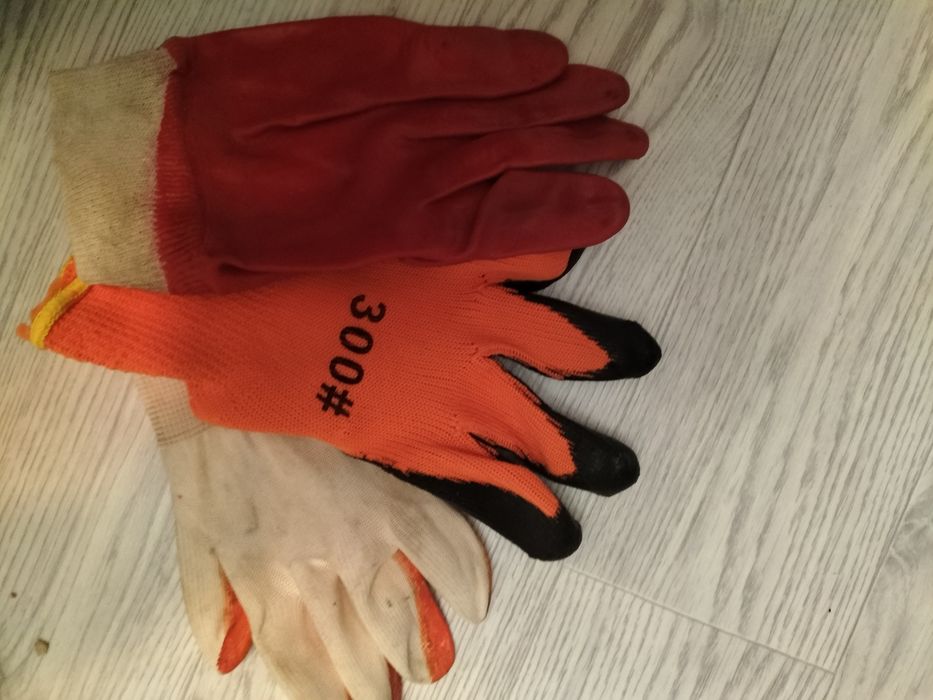 Продам перчатки рабочие,резиновые, варежки/галицы,