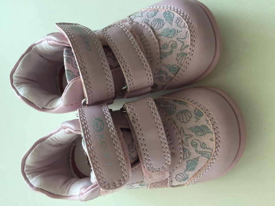 Продам детскую обувь