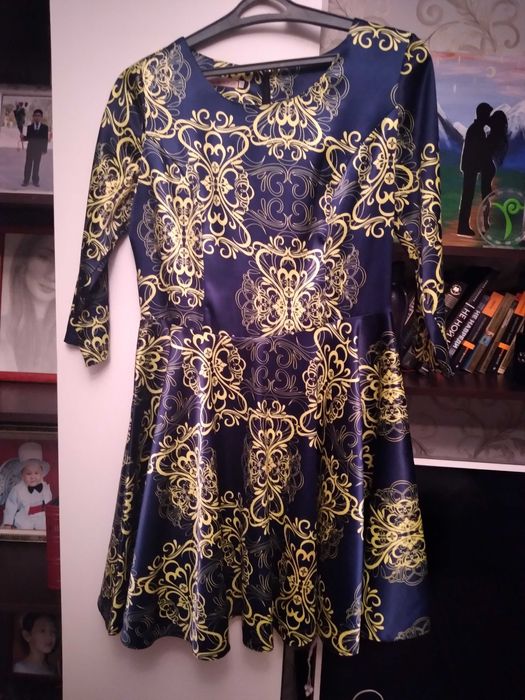 Продам женские платья