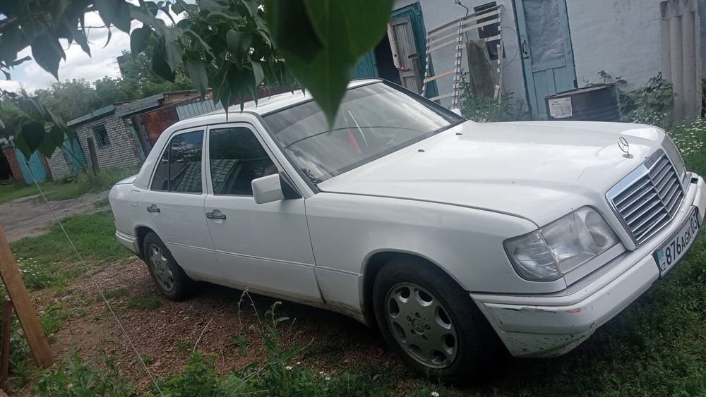 Mersedes 124 белый