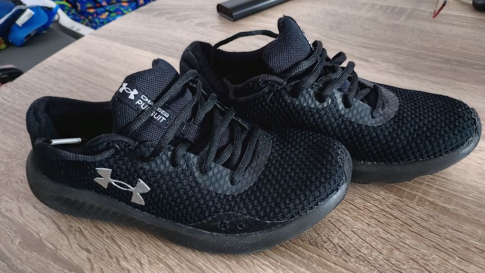 Маратонки  UNDER ARMOUR , номер 38