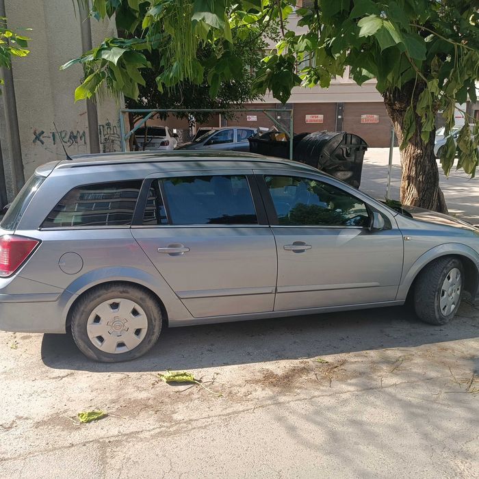 Продавам Опел Астра 1.6 105кс 2006година