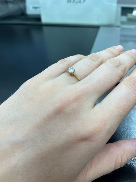 Кольцо золотое с бриллиантом