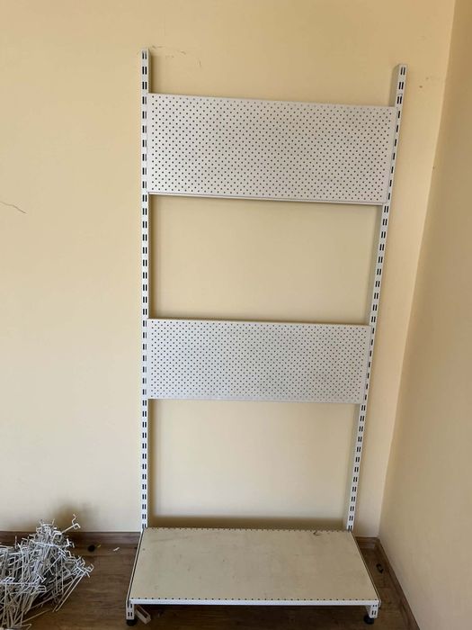 Масивен стелаж за магазин