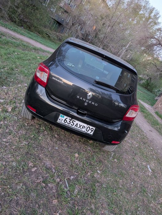 Рено Сандеро 2015