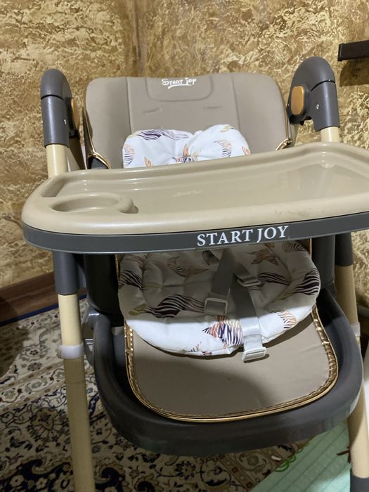 Стол для кормление