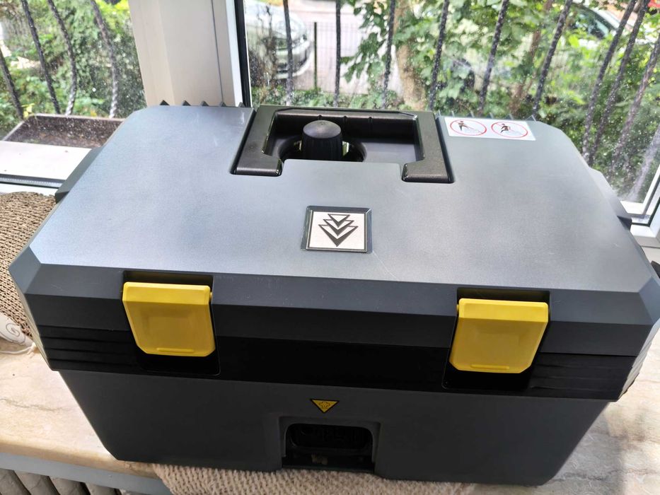 Vând aparat de curățat cu abur Kärcher SG 4/2 Classic – Ca nou, utilizat de câteva ori, factură disponibilă pe persoană fizică.