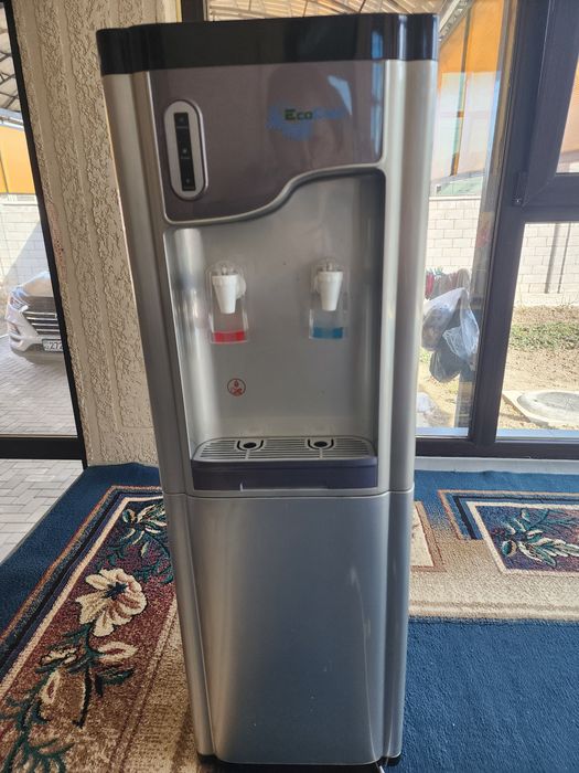 Кулер для воды,напольный