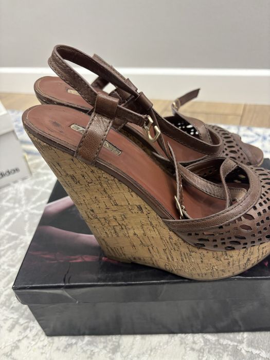 Обувь на высокой платформе