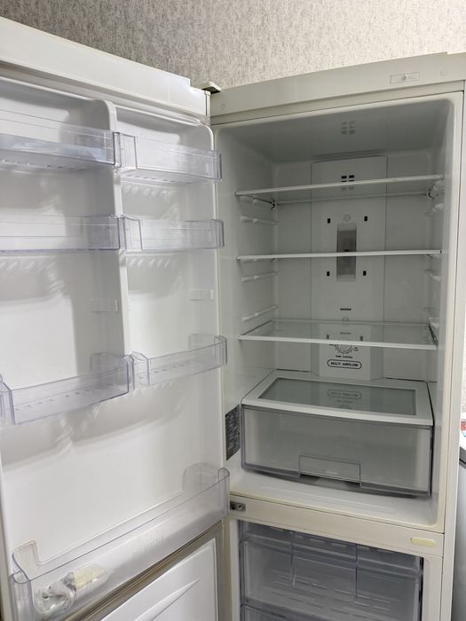 Срочно продам Холодильник LG