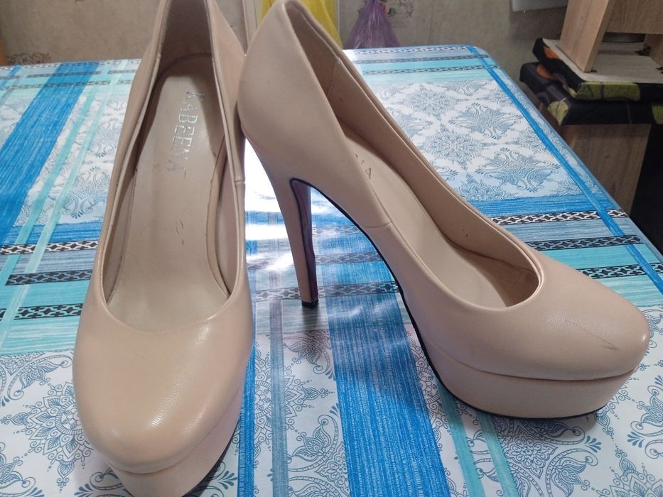 Туфли на высоком каблуке