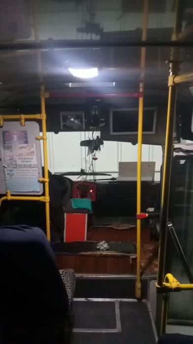 Isuzu avtobus 2012. 26 talik