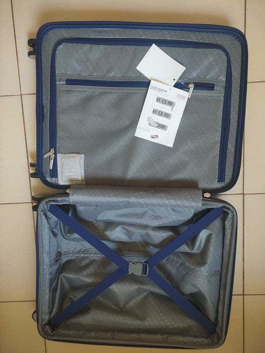 Куфар American Tourister Soundbox Spinner 55/20 TSA EXP – Midnight Navy (Моделът на Роналдо)