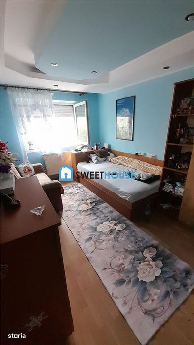 Apartament cu patru camere zona 1 decembrie