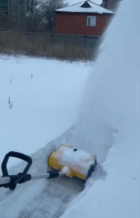 Снегоуборочная лопата, снегоуборщик