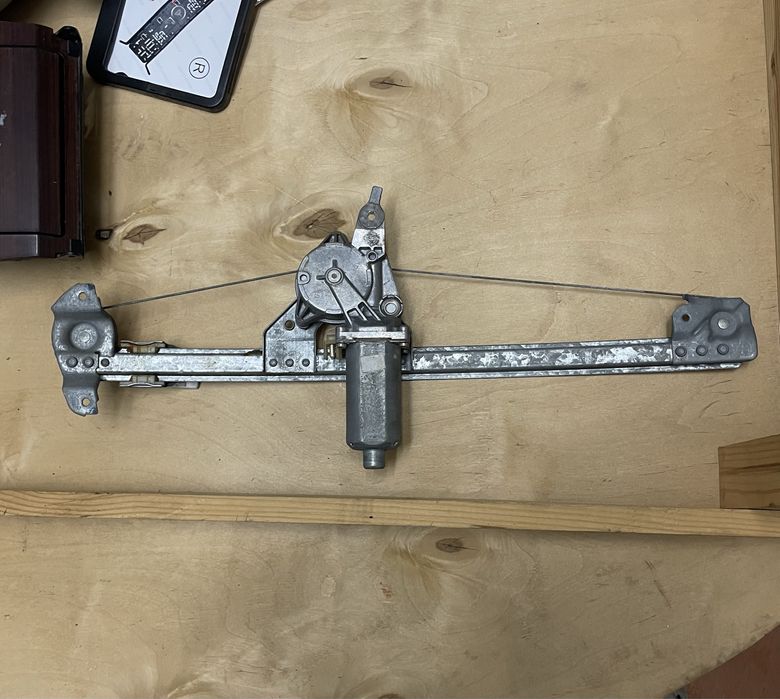 Стеклоподьемник W202