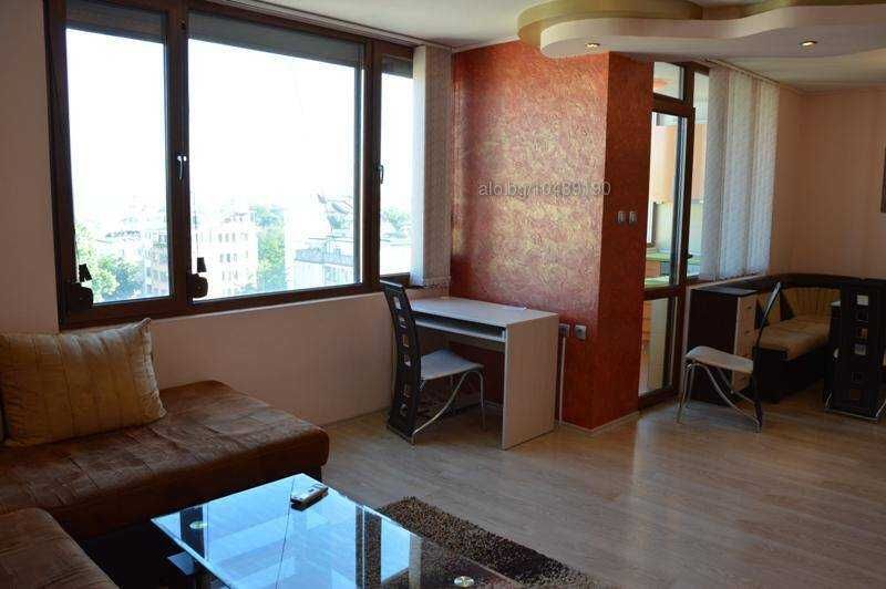 Дава се под наем Тристаен апартамент в Бургас, Възраждане - 105 кв.м за 561 € - Снимка #1