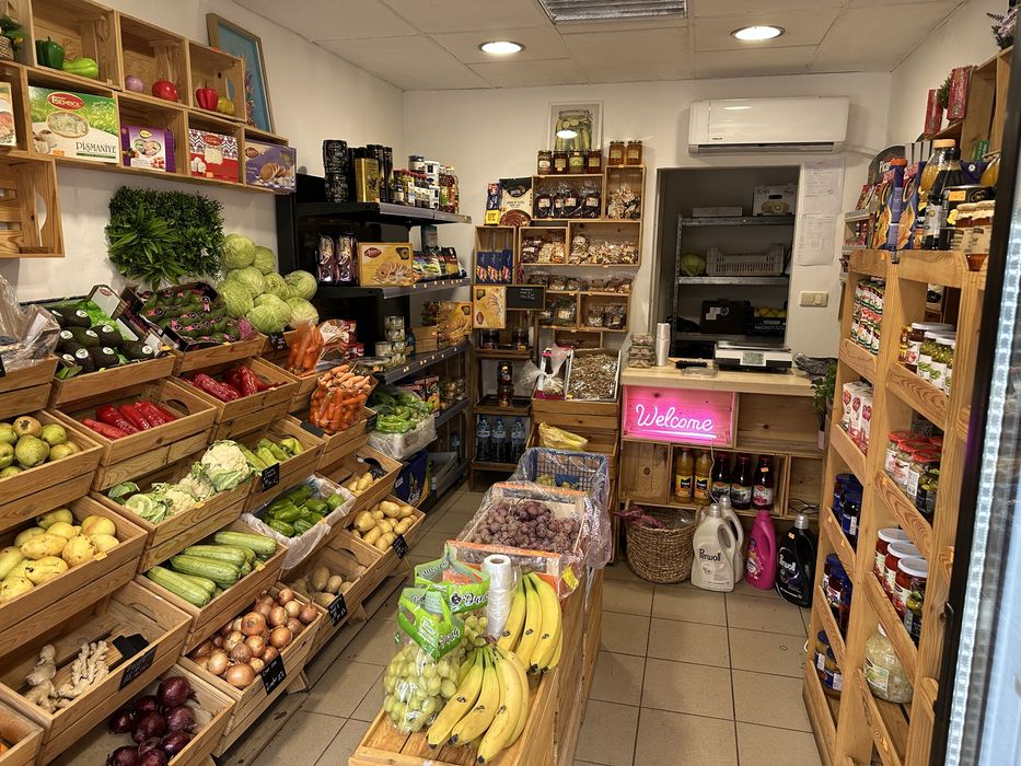 Продавам цялостно оборудване за плод и зеленчук