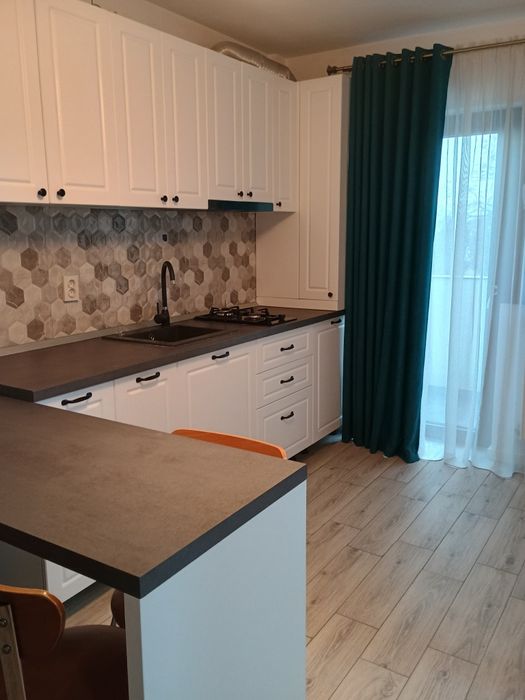 Închiriez garsonieră și spațiu comercial