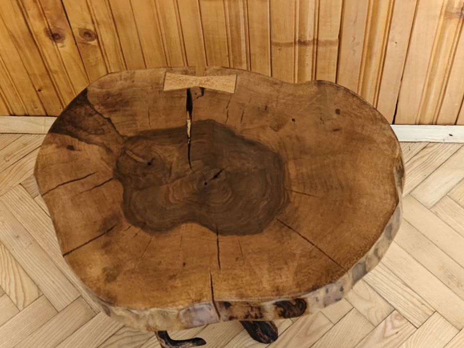 Помощни маси от масив