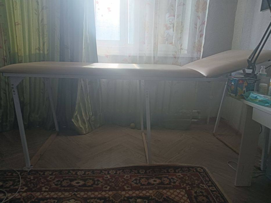 Отдам даром кушетку