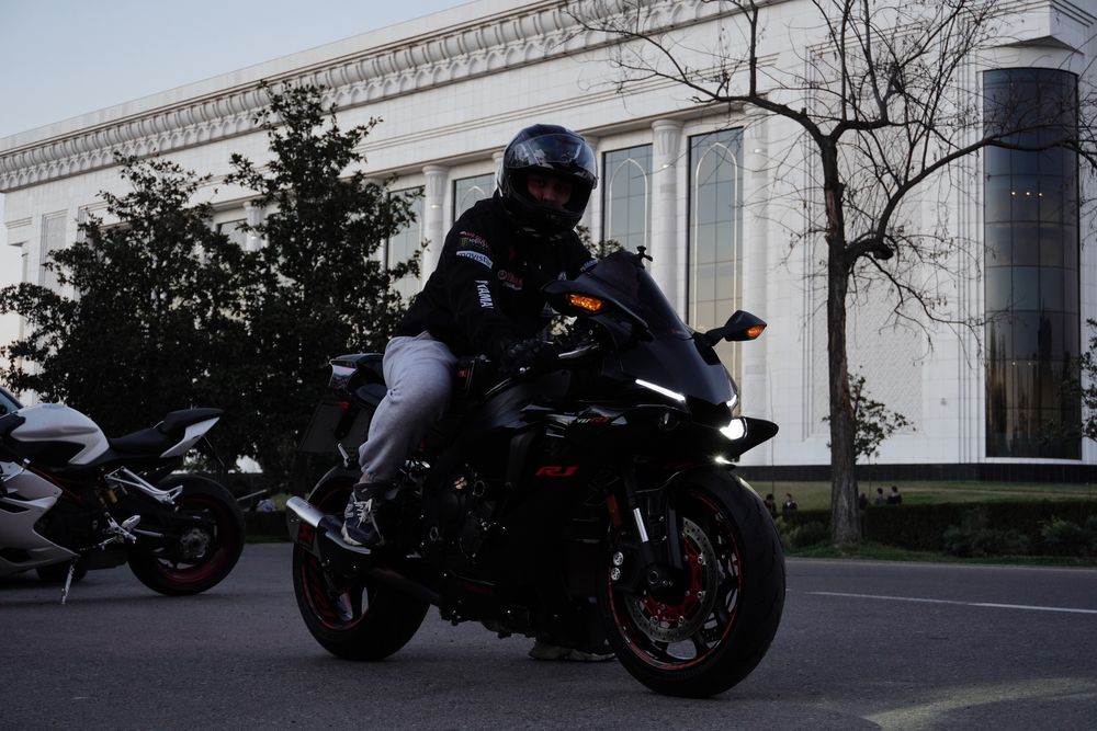 Yamaha R1 официально завезен с канады не китай не корея