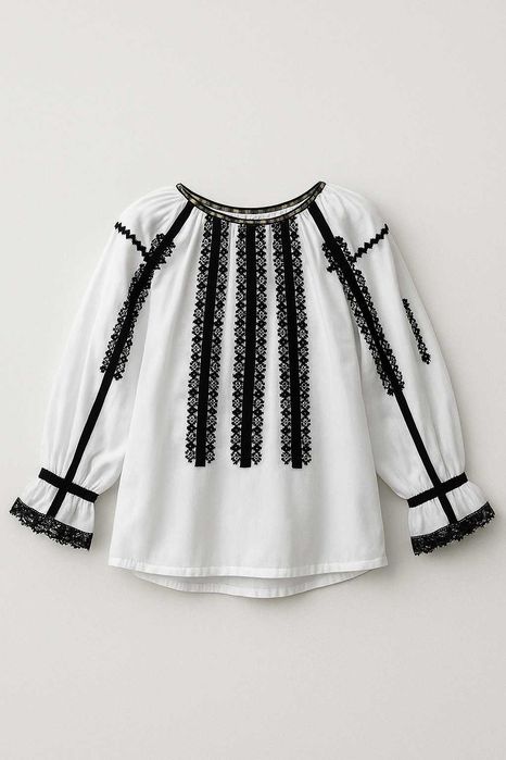 Costum Tradițional Românesc pentru Femei- ie, vestă, fustă și crătințe