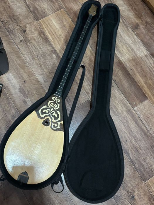 Продам домбру с чехлом