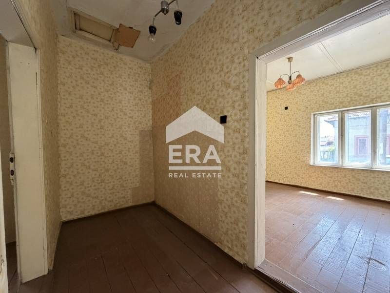ЕКСКЛУЗИВНО! ЕРА Дръстър предлага за продажба къща с двор и отличен по