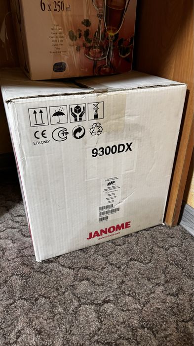 Продам Оверлок Janome 9300DX