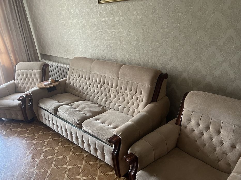 Продам диван с 2 креслами