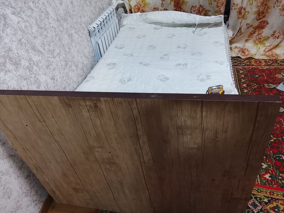 Продам кровать с матрасом