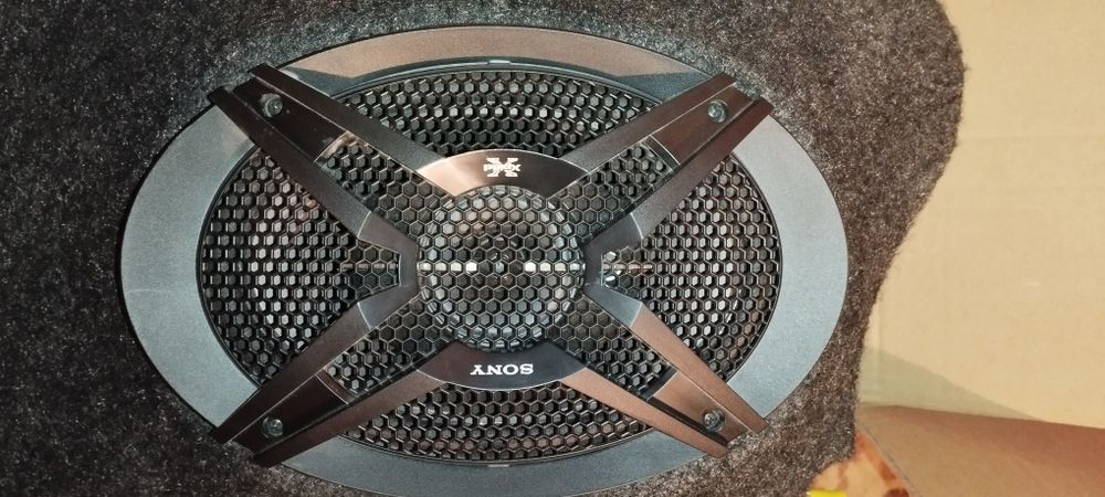 Колонки Sony с полкой, стояли на спарке