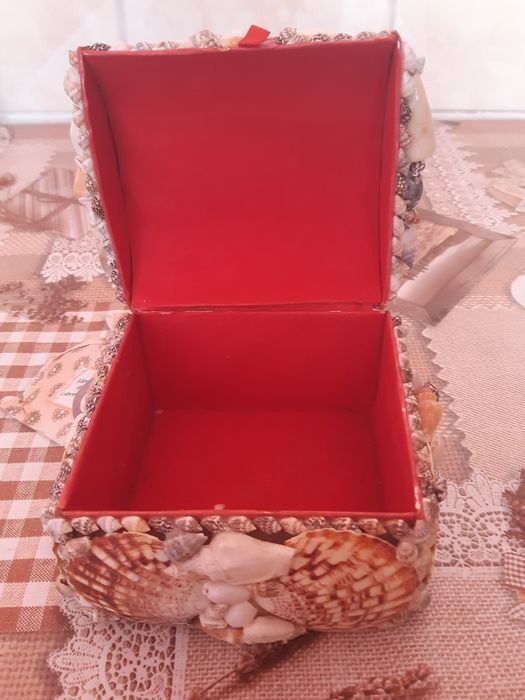 Vand cutie pt ornamente in orasul Turda
