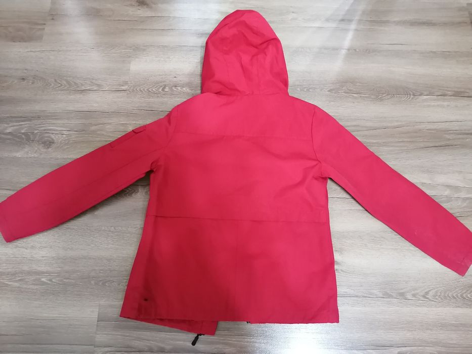 Фирменная куртка на весну