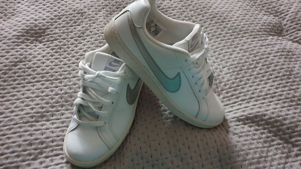 Vand pantofi sport Nike nr 39