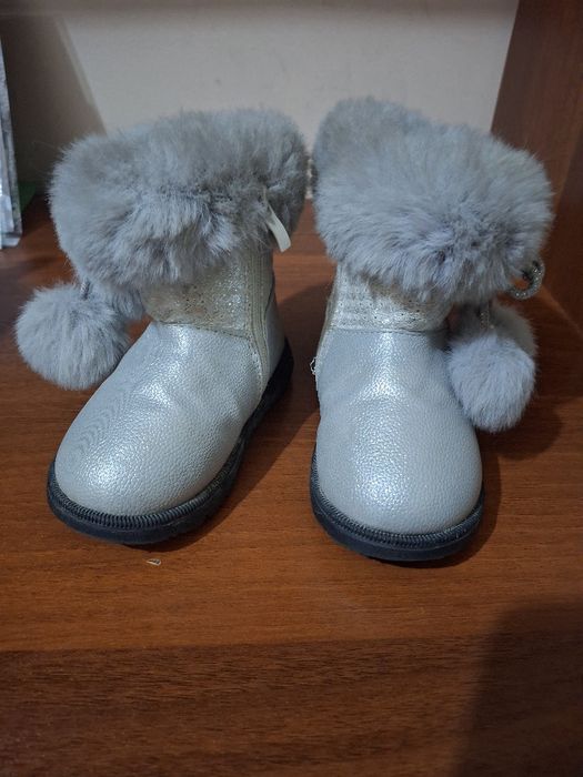 Продаётся детские сапоги