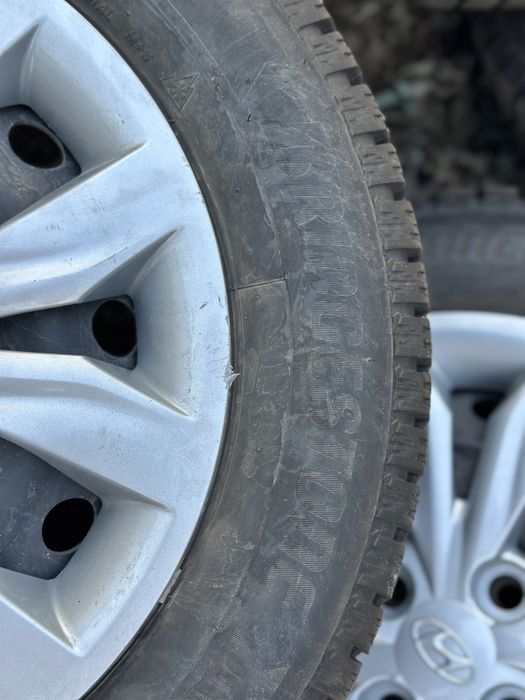 185/65/15 комплект зимних шин Bridgestone