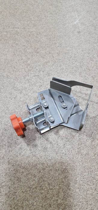 Струбцина угловая