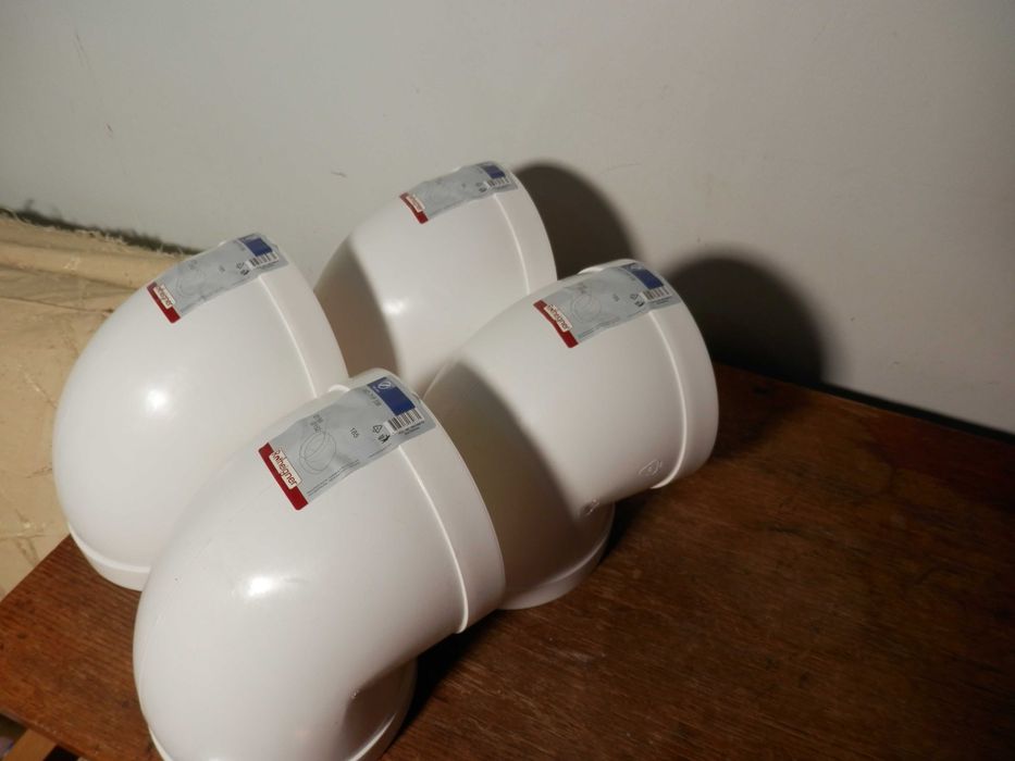 Tubulatură din plastic albă pentru hotă