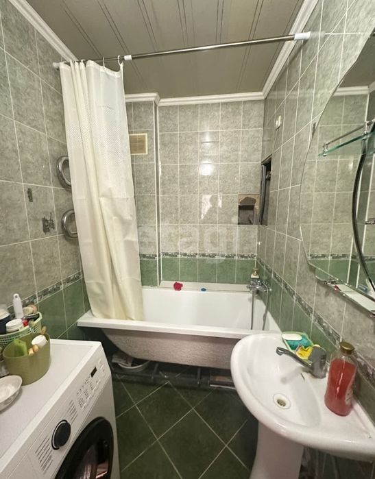 Продам 2х-комн просторную квартиру