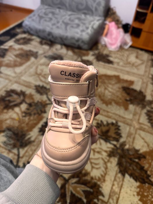 Продам ботинки зимние