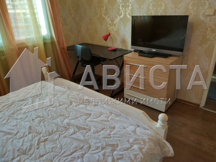 Дава се под наем Двустаен апартамент в София, Център - 70 кв.м за 561 € - Снимка #3