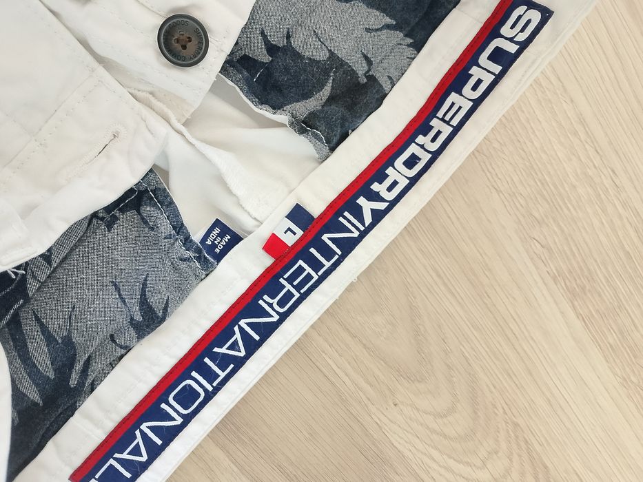Pantaloni Superdry ca noi